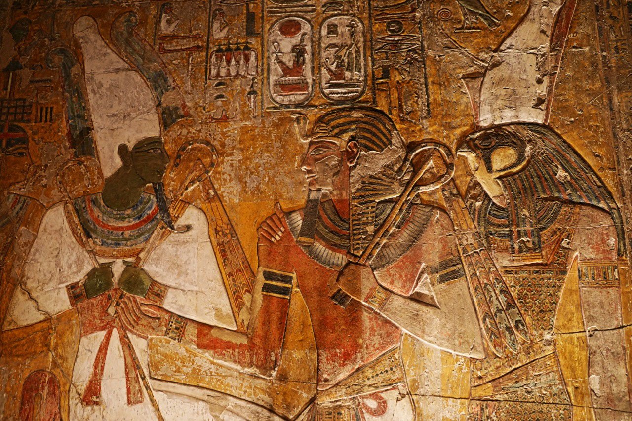 Sety-I-between-Osiris-and-Horus